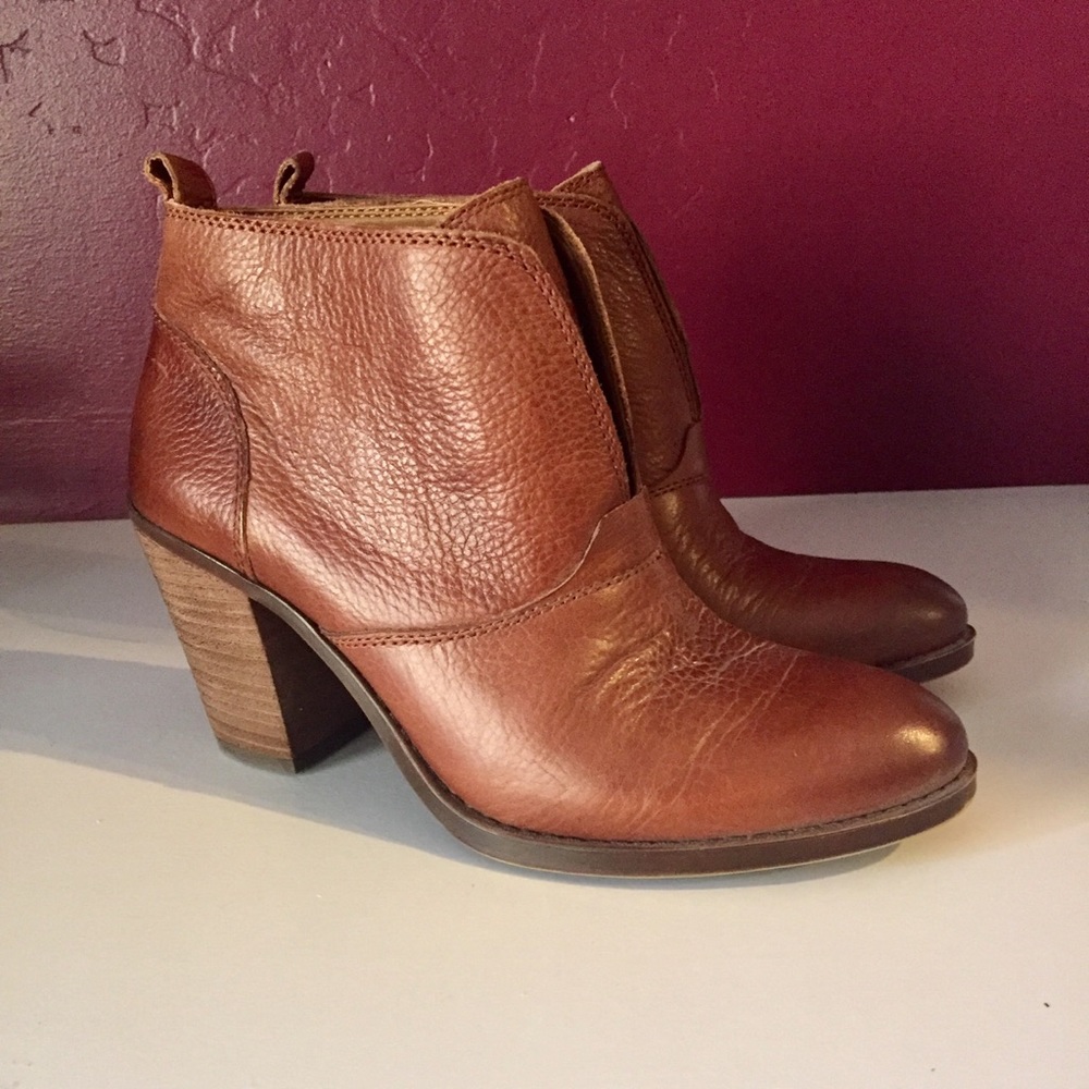Lucky Brand Ehllen Pull On Ankle Boots